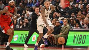 Bucks forward Kyle Kuzma leaves game against Raptors with injury | Bucks Announce Kyle Kuzma News…