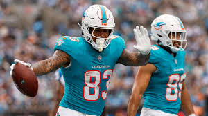 Fins place TE Waller on IR with pectoral injury | Dolphins place TE Darren Waller on IR | Miami D…