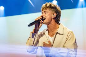 Jelly Roll questions Forrest Frank’s decision to reject awards while profiting from Christian son…