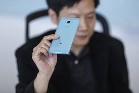 Xiaomi Turns Into Worst-Performing China Tech Stock on EV Doubts | Bearish block trade of XIAOMI-…