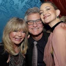 Kate Hudson Celebrates Song Sung Blue with Goldie Hawn and Kurt Russell in New York City, Plus Hu…