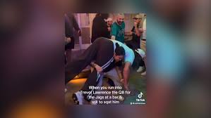 Light Weight: Jaguars fan goes viral after squatting Trevor Lawrence at local bar | Trevor Lawren…