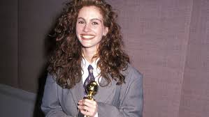 Remember when Julia Roberts upended tradition by wearing a suit to the Golden Globes? | Every Sin…