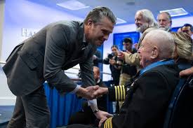 Hegseth Inducts Naval Aviator, Medal of Honor Recipient Into Pentagon Hall of Heroes | Pilot who …