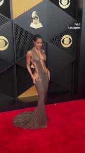 Teyana Taylor arrives on the Grammys red carpet | Teyana Taylor Bares Her Abs in a Daring Tom For…