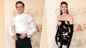 Lisa Rinna’s Oscars Party Dress Is Made of Real Hair. See the Full Look | Lisa Rinna’s Custom Osc…