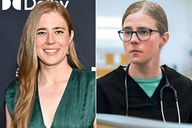 Taylor Dearden Says She’s One of the ‘Least Recognized’ Stars of “The Pitt” for This Reason |…