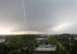 Thunderstorms bolt through Lucas County | LIVE: Storm damage and power outages across northwest O…