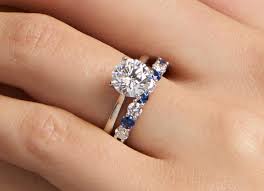 Top Jewelers Weigh In Why Carolyn Bessette Kennedy’s Ring Is Sparking a Huge 2026 Engagement Tr…