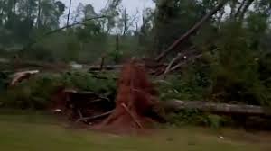 Debris blocks parts of highway after violent tornado | Tornadoes in Mississippi Damage More Than …