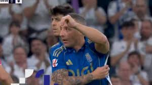 El Bernabéu se rinde a Cazorla | El Bernabéu se pone en pie para ovacionar al legendario Cazorl…
