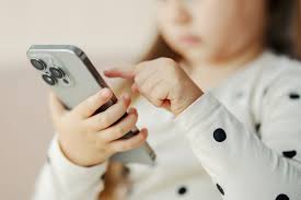New surgeon general’s advisory raises alarm about screen time risks for kids and teens | A Vaca…