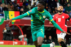 Pour ses débuts en Coupe du monde face aux Bleus mardi, le Sénégal devrait plutôt aligner Mam…