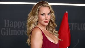 Paige Spiranac & former Peloton instructor show women how to tee a golf ball, NHL fan fight & dum…